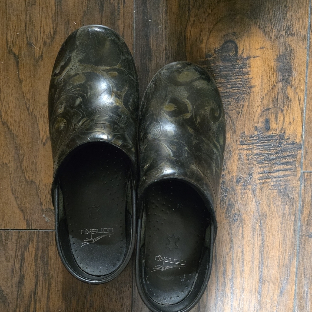 Like New Dansko Womens Black Clogs